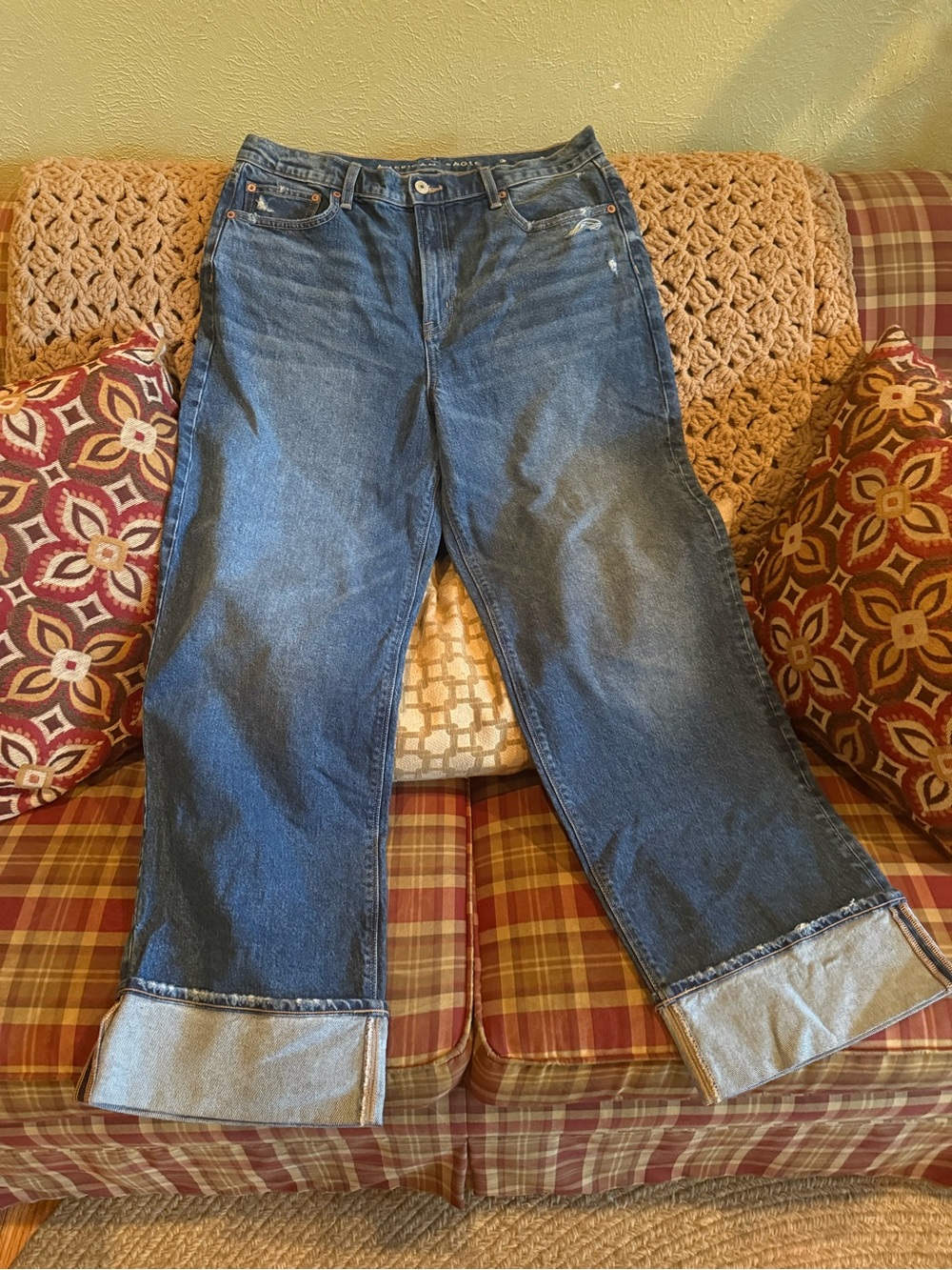 A Wide Leg Cuffed Dark Wash Jeans